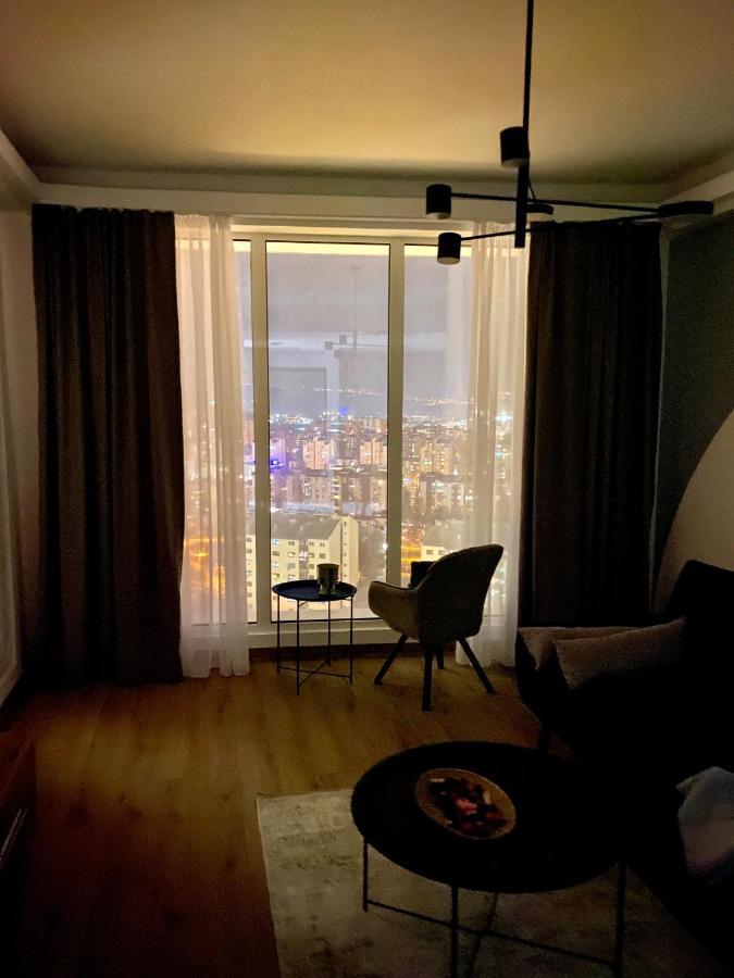 Sky Side Luxury Condo Skopje Esterno foto